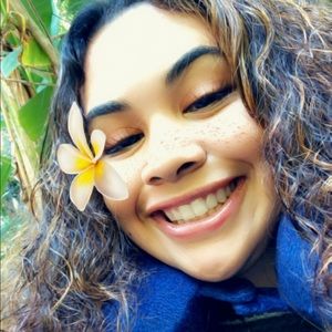 Meet your Posher, Claudia